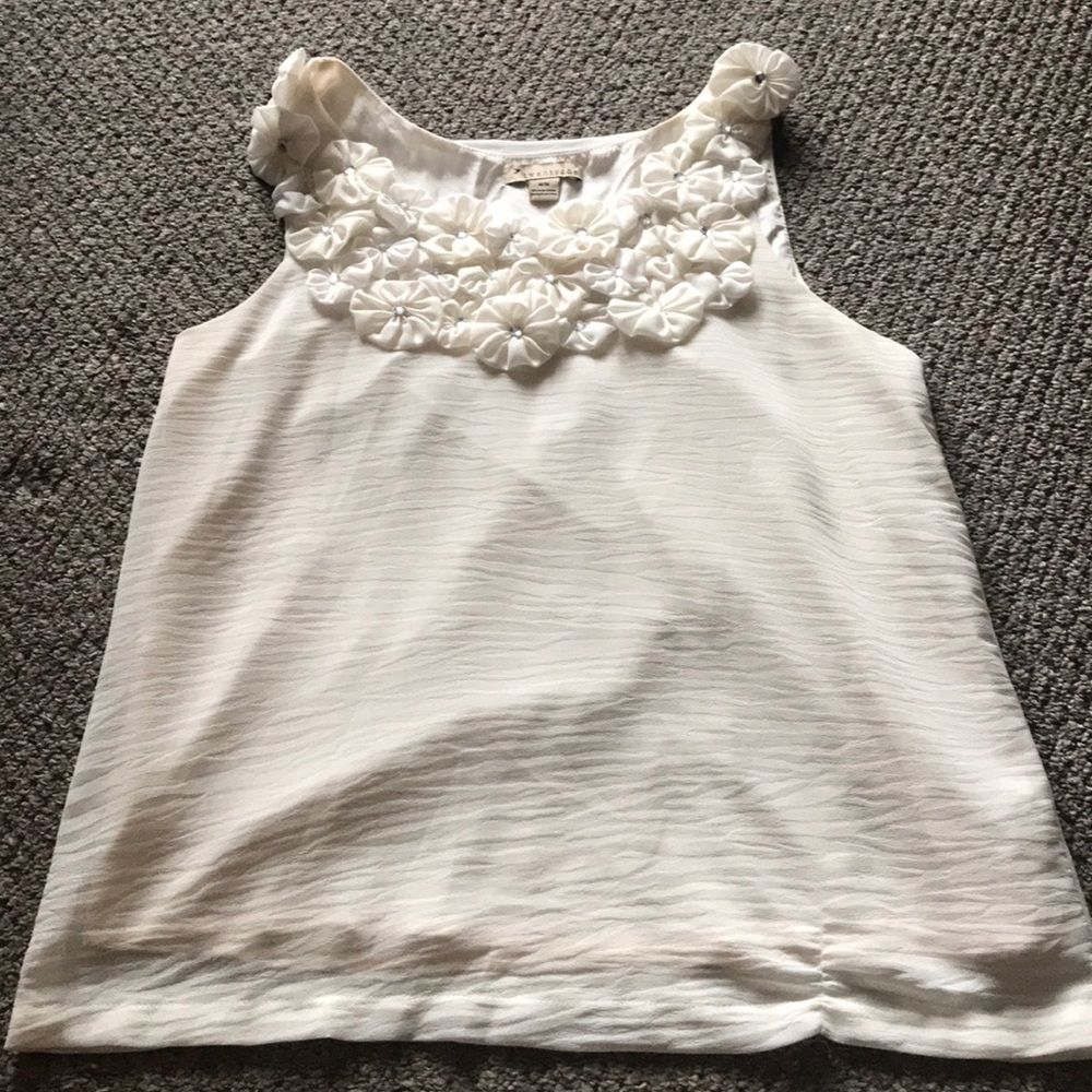 White sleeve less blouse
